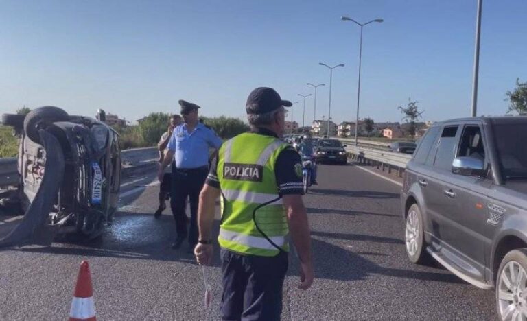 Përplasen 2 automjete në Gjirokastër, 4 të plagosur