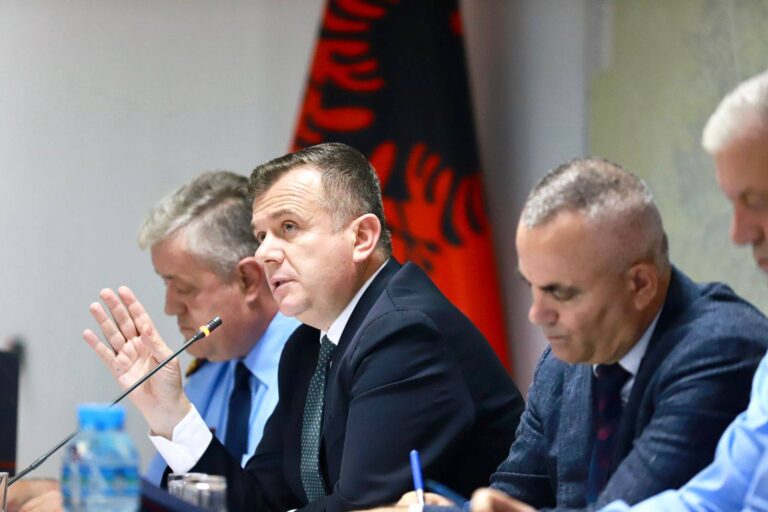 Reagon ministri Balla për drogën në repartin ushtarak: Goditje më të forta po vijnë!