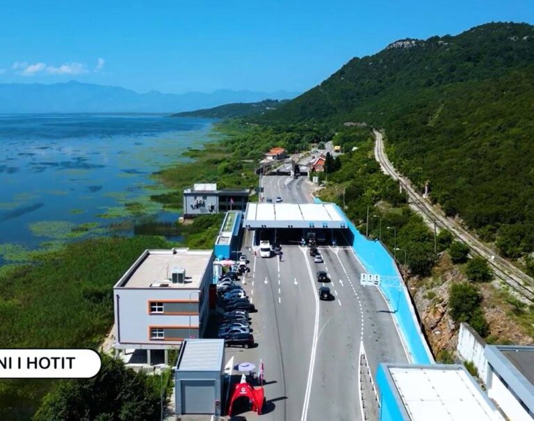 Rama: Pikat doganore presin turistët e panumërt që po “pushtojnë” vendin tonë (VIDEO)
