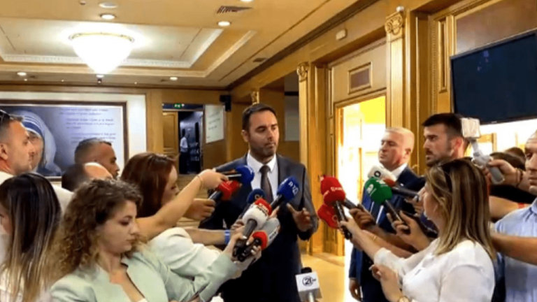 Kryeparlamentari Konjufca pas takimit me Ramën: Shqipëria nuk po na kupton