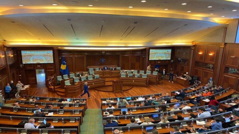 Deputetët marrin pagë qyl, rreth 1700 euro pagë në muaj pa shkuar në asnjë seancë