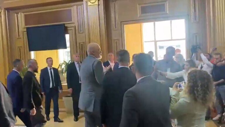 VIDEO/ Rama flet shkurt për gazetarët në Prishtinë: S’kam homologun, nuk bëj dot konferencë