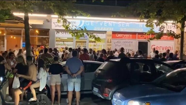 Pëson defekti trageti që do të nisej drejt Italisë, udhëtarët në radhë në Vlorë