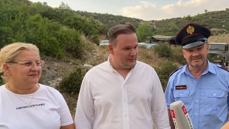 ”Hap telefonin”, kryetari Demo i kthehet Haki Çakos: Situata e zjarreve nën kontroll