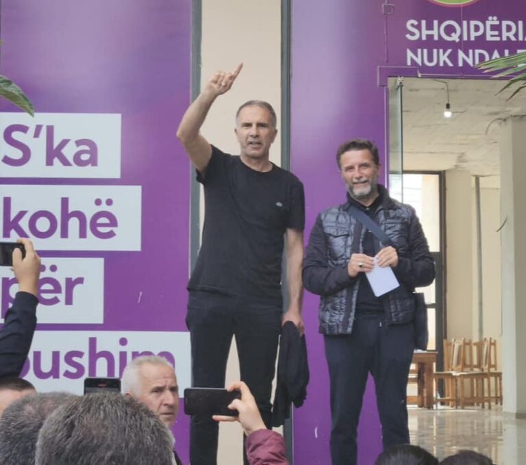 Videoskandali i kryebashkiakut në Divjakë, Braçe: Plehrat le të lehin, karvani shkon përpara