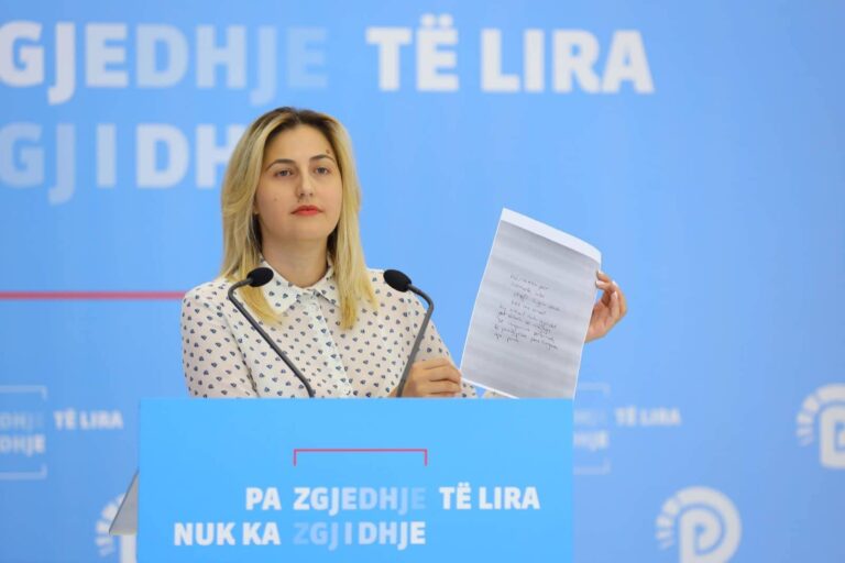 FOTO/“Butrinti” në Kushtetuese, Zhupa tregon letrën e dorëzuar nga qeveria: Janë zhdukur e-mailet me UNESCO-n