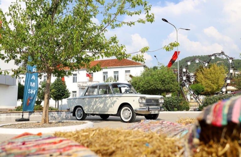 FOTO/ Rama: Gramshi n’Fest me koleksionin e Retro Albania