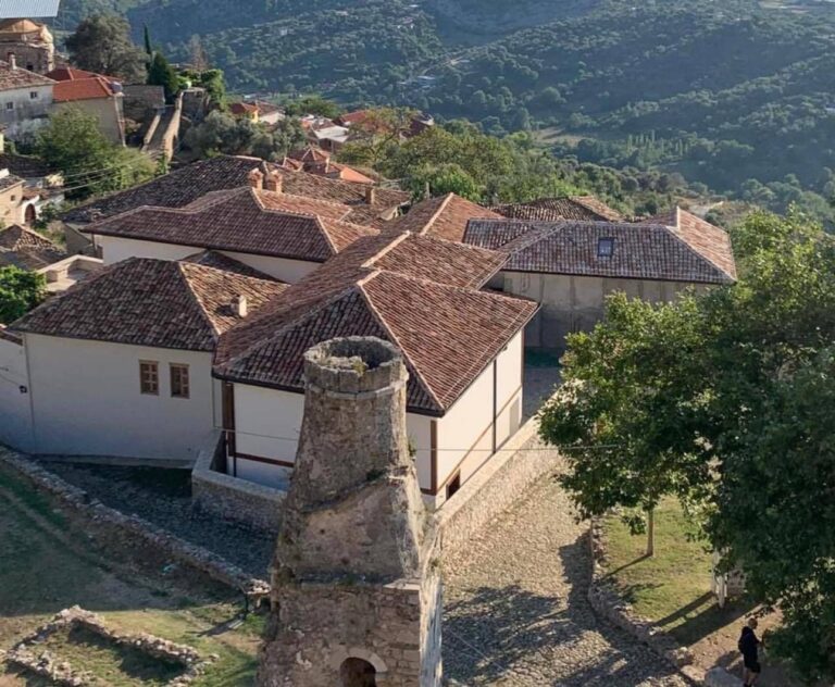”Bonusi i Rijetëzimit”, kryeministri Rama: Ruhet etnografia mesjetare në shtëpitë e Kalasë së Krujës