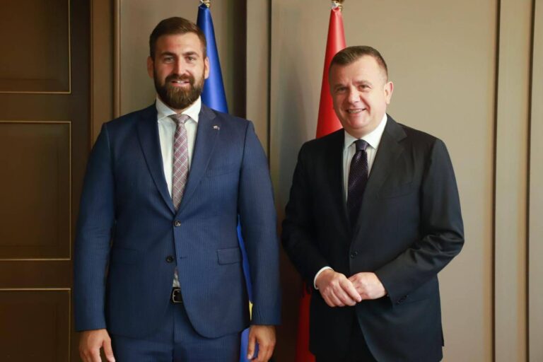 Ministri Balla takon anëtarin e PE, Novakov: Bashkëpunim në luftën kundër krimit ndërkufitar