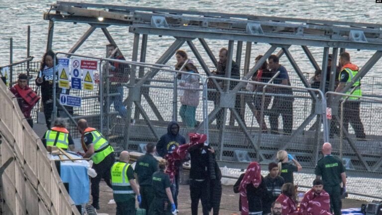 VOA: Kërkesat për azil të shqiptarëve zhvendosen në masë të madhe nga Europa në Britaninë e Madhe