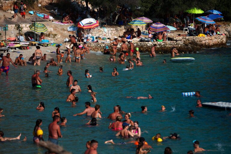 Rekord historik, 5.2 milionë të huaj në Shqipëri në 7 muaj