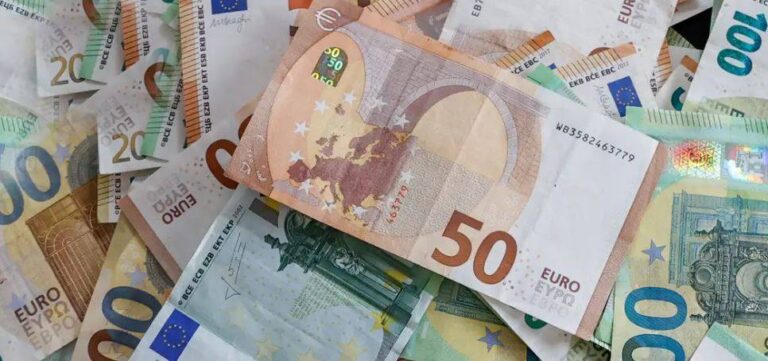 DW: Gjithnjë e më shumë euro të falsifikuara, ndaj KUJDES!