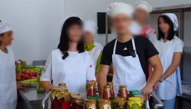 VIDEO/ Të miturit dhe gratë e dënuara përgatisin zahiretë e dimrit, Manja: Parandalim dhe jo dënim