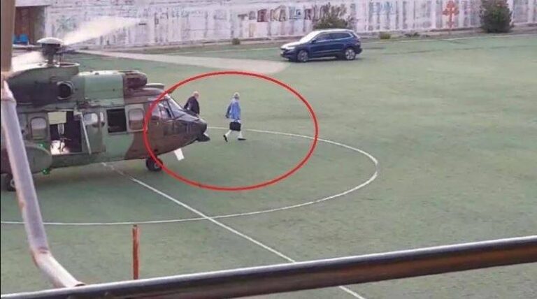 FOTOLAJM/ Ish-kryeministri Tony Blair mbërrin në Himarë. Zbret me helikopter