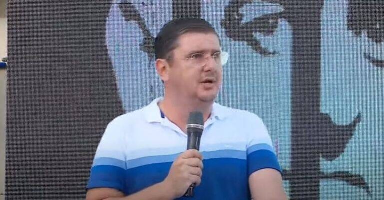 VIDEO/ Protesta në Himarë, kërc*non sekretari i OMONIA-s: Lirojeni Belerin sa nuk…