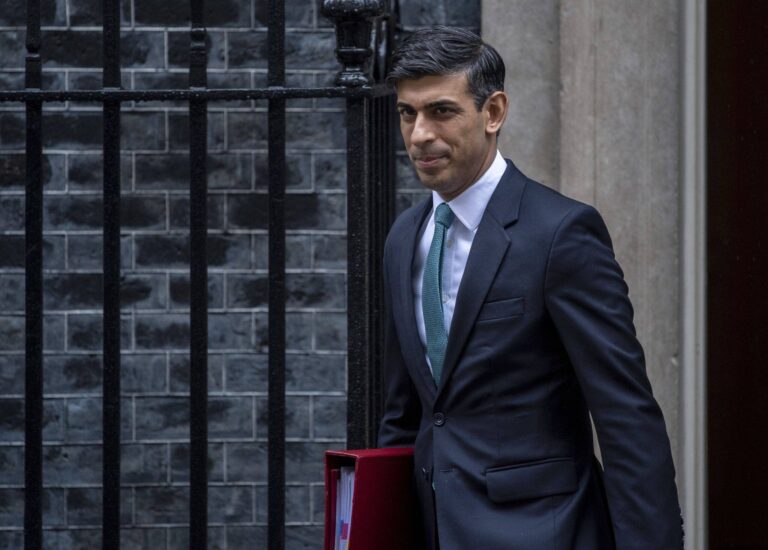 Kryeministri britanik bën hapa pas: Frenimi i emigrantëve nuk bëhet brenda natës