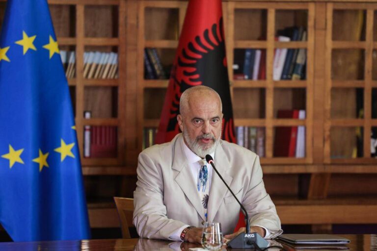 Arrestimi i autorëve të zjarreve, Rama: Gjykatësit të mos vijojnë me avazin, pasi si krim dënohet deri në 15 vite burg