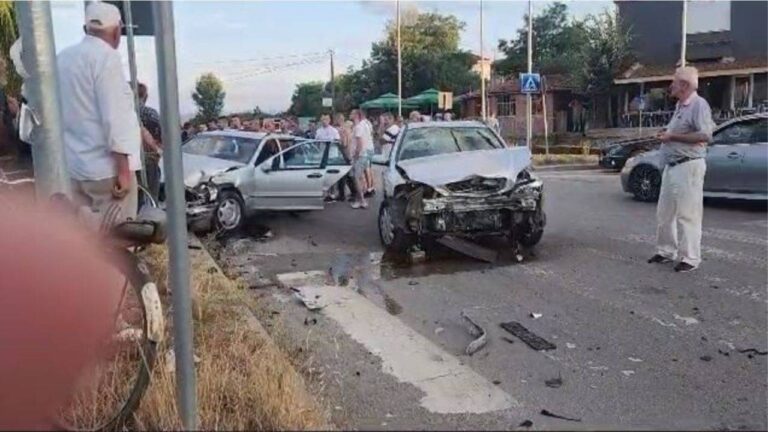 Përplasen dy automjete në aksin Maliq-Korçë, disa të plagosur