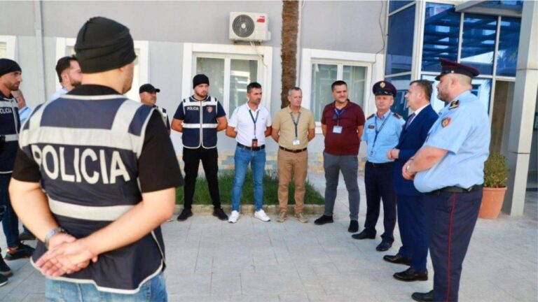 Parandalimi i ngjarjeve kriminale, ministri Balla në Vlorë: Shpërblim financiar policëve