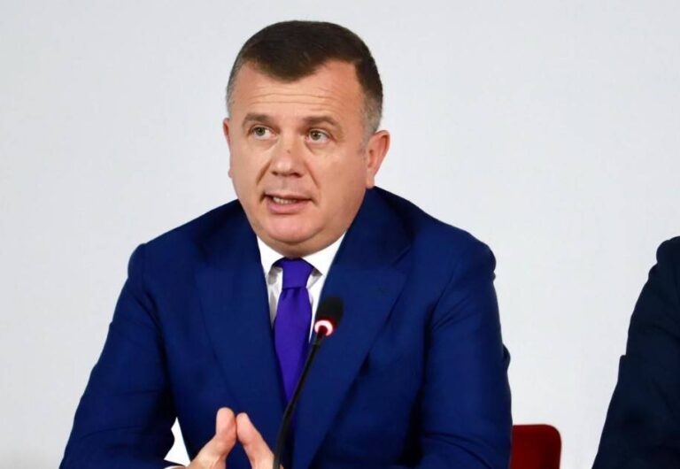 Taulant Balla në gjimnazin e Mamurrasit, apel nxënësve: Mos bini pre e aktiviteteve kriminale!