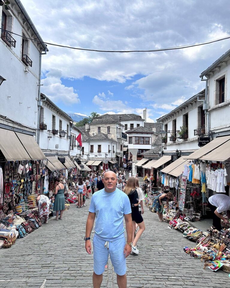 Turizmi pas shpinës së Blendi Fevziut