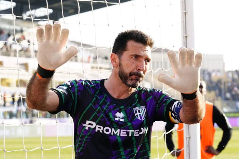 Buffon i jep fund me futbollin e luajtur, bëhet pjesë e stafit të Mancinit