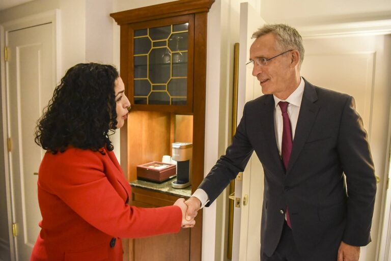 Situata Kosovë-Serbi, presidentja Osmani dhe kreu i NATO-s takim javën e ardhshme