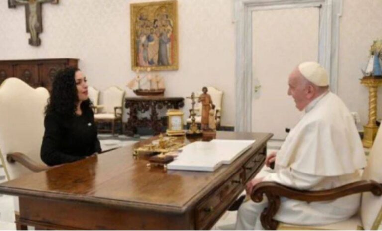 Papa Françesku paralajmëron vizitë në Kosovë