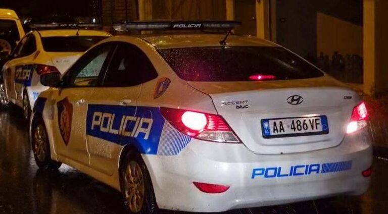”Dy javë pa pirë ilaçet”, pranga 37-vjeçarit. Kërcënoi me thikë nënën dhe motrën