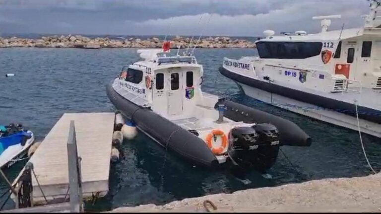 Policia kufitare e Vlorës: Mos dilni në det! Do të ketë dallgë e reshje shiu