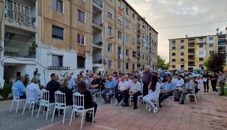 Kryebashkiaku Malaj dëgjesa me banorët e Matit