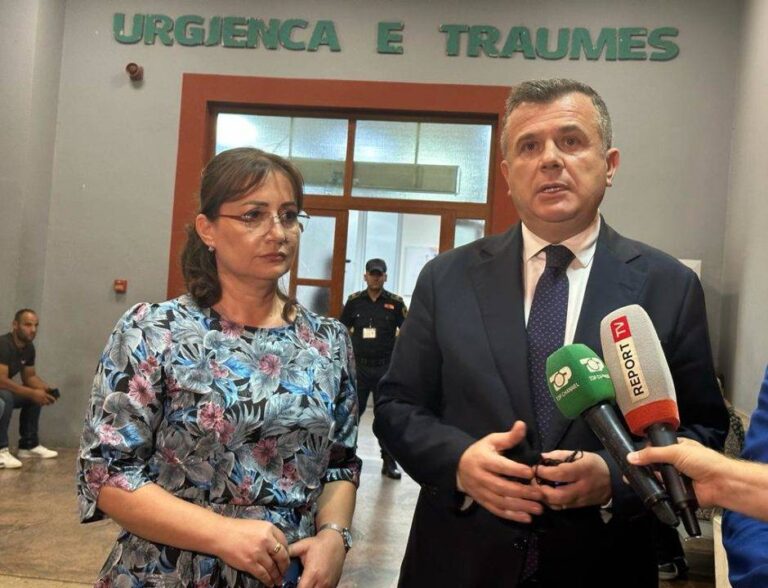 Balla viziton policin e plagosur: Kush qëllon, do marrë përgjigje të fortë