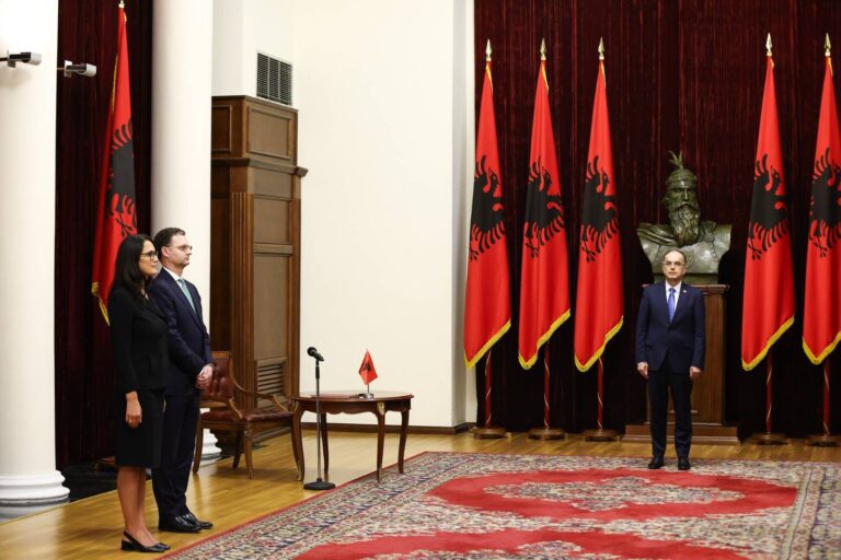 Mete dhe Ibrahimaj betohet si ministra tek Presidenti Begaj