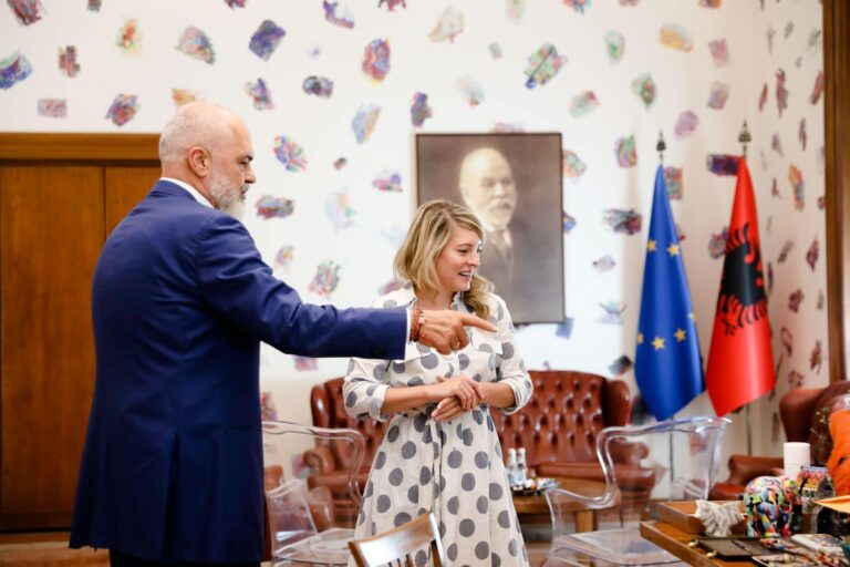 FOTO/ Ministrja e Jashtme e Kanadasë në Tiranë, Rama: Kënaqësi të mikprisja Melanie Joly