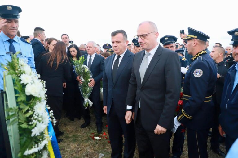 Përcjellja për në banesën e fundit të policit, Balla: Përulje dhe nderim për Afrim Bunjakun