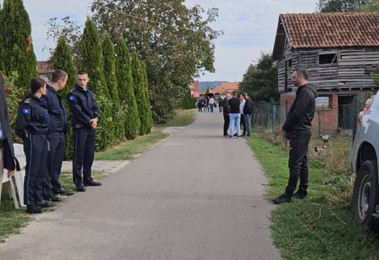 Familja e policit të vrarë në Kosovë: Të vdesësh për atdhe është sikur të rilindësh