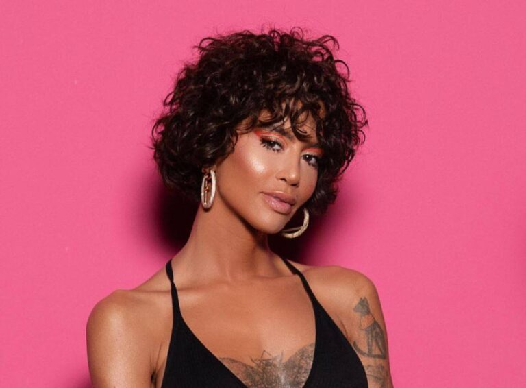 FOTO/ Dafina Zeqiri del krah partnerit në aeroport