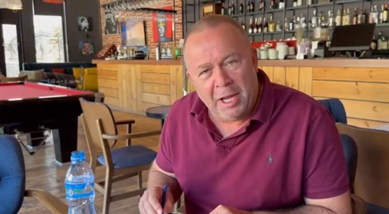 Gjergj Luca plotëson live censin e popullsisë: Mua më pëlqejnë të gjitha fetë, po e shkruaj shqiptar