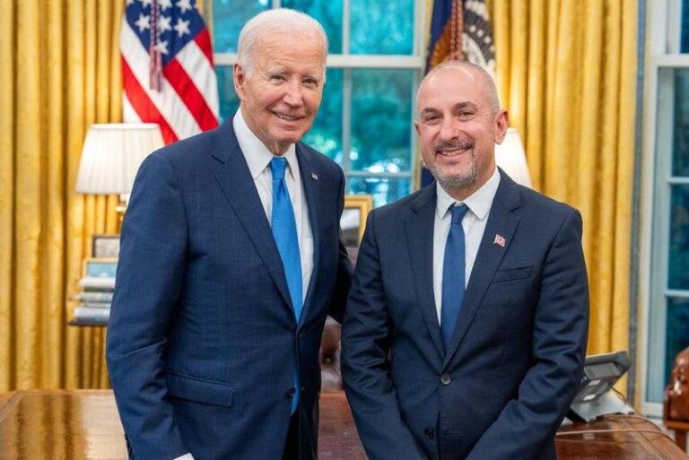 Ambasadori i ri i Shqipërisë në SHBA, takohet me presidentin Joe Biden