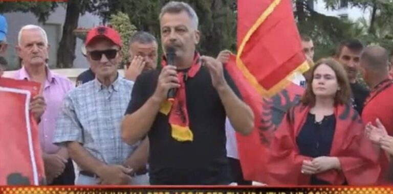“Lironi Dritan Goxhajn”, protestuesit thirrje te kryeministria: Sot është ditë e rëndë për imazhin e UÇK-së