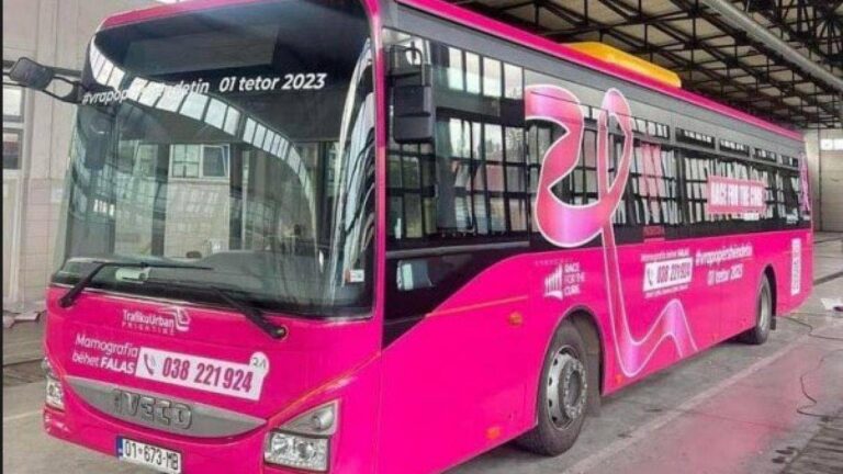 Autobusi me ngjyrën rozë nis sot rrugëtimin në rrugët e Prishtinës, ofron mamografi falas
