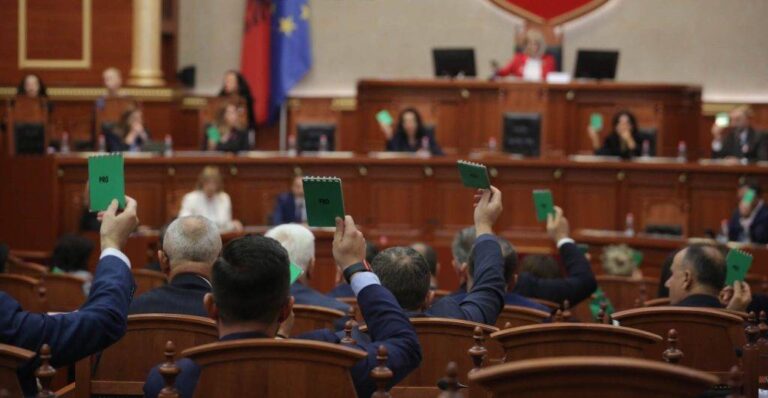 Kuvendi miraton 10 projektligje me votat e PS