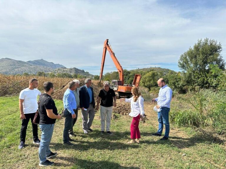 Benet Beci: Bashkë me prefekten e Shkodrës pamë nga afër punën për të transformuar kanalin kryesor të kullimit në fshatin Kuç