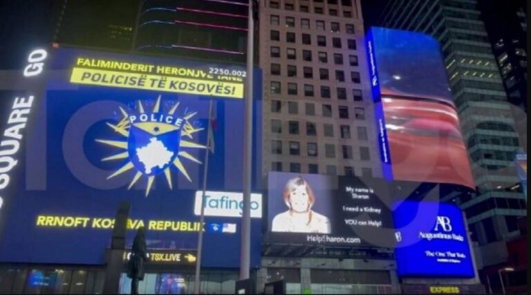 Emri i policit të vrarë shfaqet në “Times Square”, ja çfarë mesazhi jepet