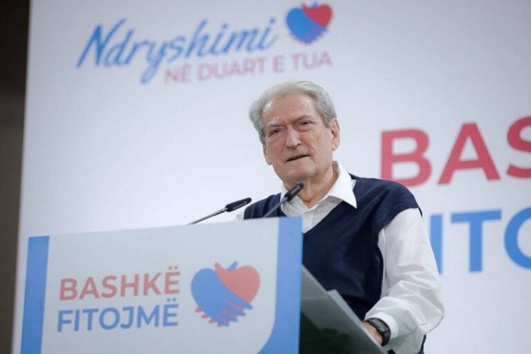 Berisha çel fushatën në Kukës: Sekti i Rilindjes po përzë shqiptarët nga vendi. Opozita u përball me një platformë dhune