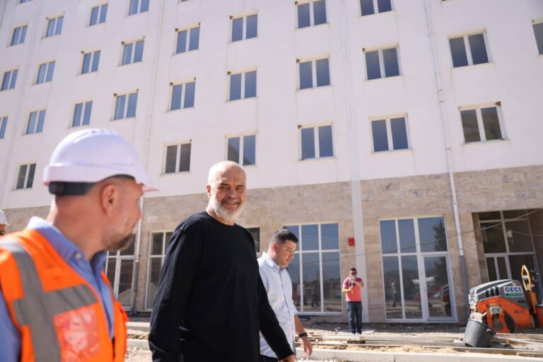 VIDEO/ Rama në Vorë: Po merr formë përfundimtare lagjja e re me 405 apartamente