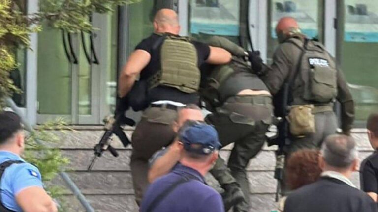 Vrasja e policit dhe sulmi terro*rist, avokatët zbardhin dëshmitë e serbëve të arrestuar
