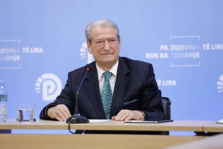 Kronikë/ Udhëtimi për në OKB! Berisha: Rama refuzoi Begajn në avionin e tij për në Amerikë