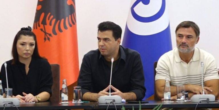 Lulzim Basha përjashton nga grupi parlamentar 11 deputetë