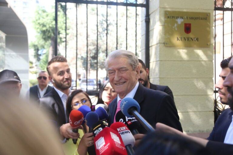 Berisha ironizon me rolin e ri të Bashës: Eksperiencë me rusët ka ai